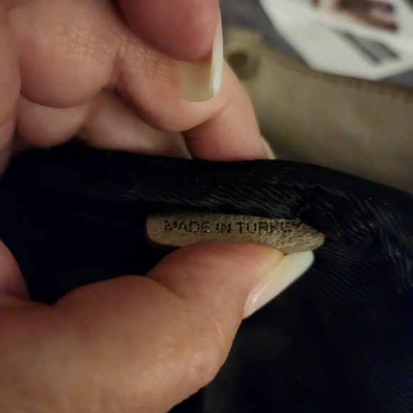 BURBERRY Beige Pebble Grain Leather Zip & Turn lock Satchel - Picture 16 of 16